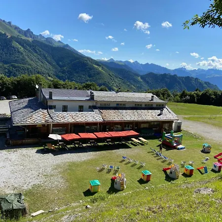 Rifugio Trifoglio Ass. Lombardia Ostello *